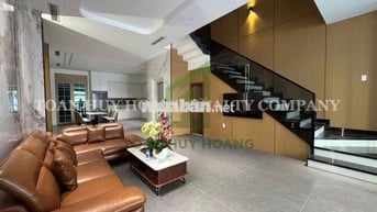 Nhà đường Hóa Sơn – gần Lotte Mart, vị trí trung tâm 5 PN hiện đại