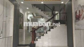Cho thuê nhà sân oto 3 lầu có sân thượng dĩ an Bình Dương