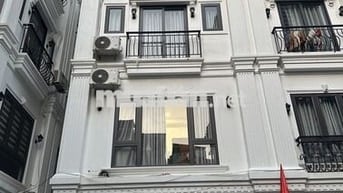 Nhà đẹp 5 tầng sát tường trường Học Viện Tài Chính