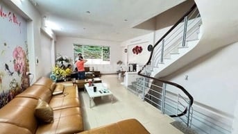 BÁN NHÀ CẦU GIẤY – Ô TÔ VF3 VÀO NHÀ – KINH DOANH ĐỈNH CAO