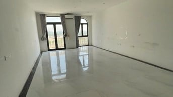 Cho thuê shophouse 5 tầng diện tích 500m2 có thang máy giá 35tr OCP1 