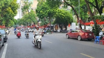 Bán nhà mặt phố lê Đại Hành, DT 40 m2, gần Vincom Bà Triệu