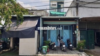 Cho thuê nhà phố 4x40 mặt tiền nhựa 12m, gần chợ Xuân Thới Thượng , HM