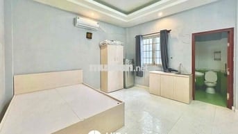 Phòng trọ mặt tiền cao lỗ kế parc mall Q8 có thang máy ở được 2 người