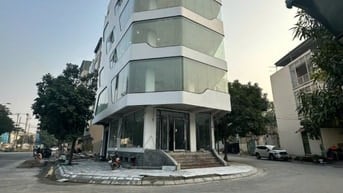 Chính chủ bán nhà mặt phố Tô Ngọc Vân 150m2x8 tầng,MT 8m giá 88 tỷ.