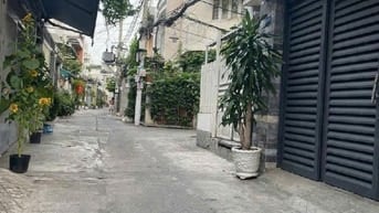 Nhà 2 tầng hẻm xe hơi 44 Bùi Văn Ba quận 7. 5,5*23 chỉ 10,3 tỷ.