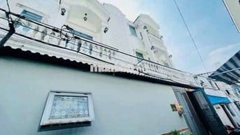 Cho thuê nguyên căn mới đẹp, rộng rãi, 3pn có nội thất, Đs 1, P13 GV