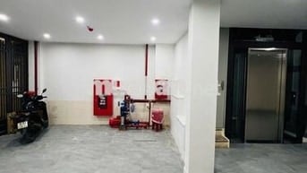 Bán căn hộ dịch vụ Triều Khúc, ngõ rộng, mặt tiền lớn, 100m2 20.9 tỷ