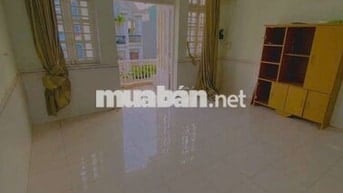 Phòng ban công máy lạnh gần chợ căn cứ