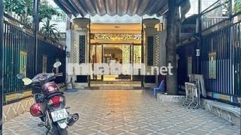 Nhà sẵn nội thất , sân rộng đỗ ôtô ,phù hợp vp,onlie,.4pn.
