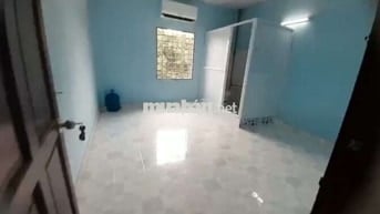 Phòng cho thuê, có máy lạnh, cửa sổ