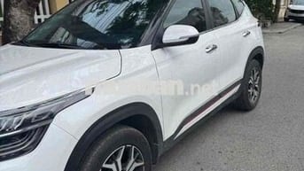Kia Seltos 2023 Premium 1.6 AT - 12000 km