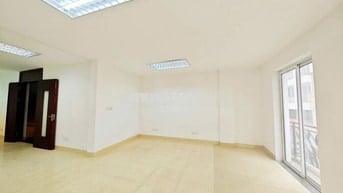 Cho thuê VP Cát Linh 75m2 8tr thoáng trước sau nhà mới ngay sát ga tàu