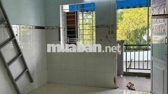 PHÒNG TRỌ GẦN CHỢ ĐẦU MỐI HẺM 2 XE TẢI NÉ NHAU