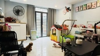 Ban nhà mặt tiền Lê Thị Bạch Cát Quận 11, 4.8x13, kinh doanh tốt, nhỉn