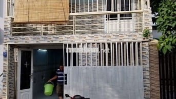 Nhà 1 Trệt 1 lầu DTSD: 44 m2 , 2 Phòng ngủ. Đường 9. Linh xuân. SHR