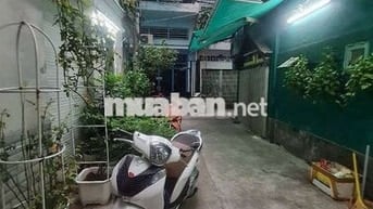 NHÀ ĐẸP GIÁ RẺ - CMT8 Q3 - 70 M 2 - NGANG 11