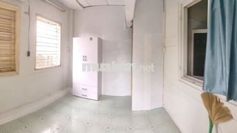 share 1 PN 3tr ban công tách bếp Bình Thạnh.