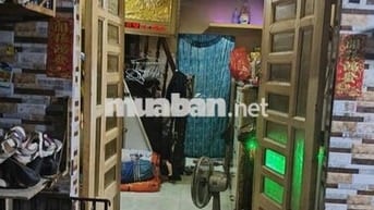 Nhà tân phú cách vài buoc chân ra đầm sen
