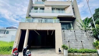 CHO THUÊ NHÀ BIỆT THỰ  2 lầuNAM LONG 375MV. 55TR.4PN.HỒ BƠI. THANG MÁY