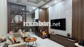 Nhà Lô Góc 35m2 x 5 Tầng Ngay GO Long Biên – Sân Để Xe Riêng – 6.x tỷ