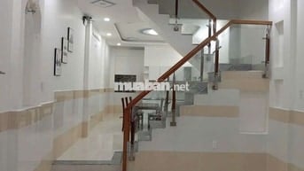 Nhà mới sẵn nội thất ,gần trường gtvt, gần pmqt, di gv gần .