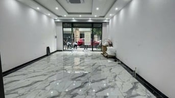 Chính chủ bán 2 căn shophouse hoàn thiện dt 135m giá 16 tỷ Vinhomes GL