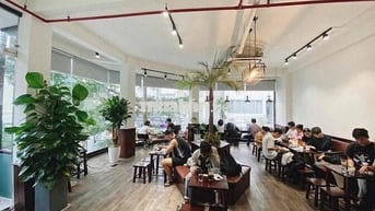 Sang lại quán cà phê 1 trệt 4 lầu đường Nguyễn Gia Trí Quận Bình Thanh