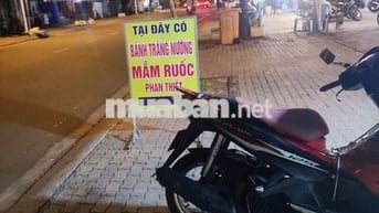 Cho thuê mặt bằng vỉa hè buổi sáng