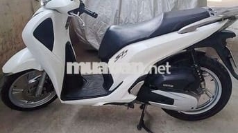 Cần bán gấp xe sh1502018 abs. mứi 90%.odo 28.000km