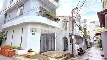 HXT 3 tầng BTCT 4PN, 4WC, ngay sát MT đường