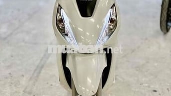 Honda Vision 2024 trắng Smartkey biển 72 chính chủ