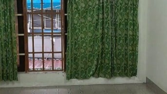 Cho thuê nhà nguyên căn, 3 tầng lầu, 3 phòng ngủ, 4 wc, có hẻm hông