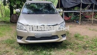Xe toyota innova E zin-2013 MT