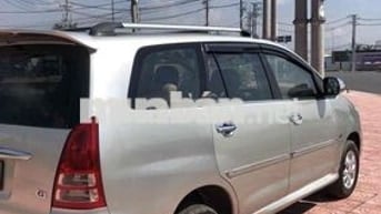 Toyota Innova 2006 G - 130000 km