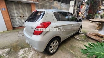 Hyundai i20 2013 màu bạc, 81000 km