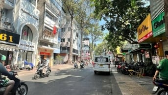 Bán gấp nhà mặt tiền Quận 5 DT 4 x 34,5m 3 Tầng giá 220 triệu/m2 