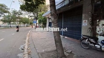 Cần sang mặt bằng đẹp đường Hoàng Sa quận 3