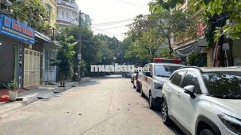 CẦN BÁN NHÀ PHỐ TÔN ĐỨC THẮNG 9,9 TỶ, Ô TÔ, THANG MÁY