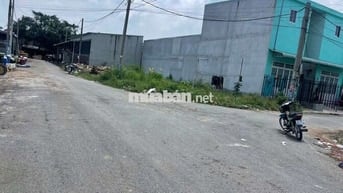 Đất lô góc 2 mặt tiền đường nhựa 10m thông KDC Tân Đức