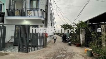 Nhà mặt tiền 1 trệt 1 lầu(4x10)Hóc Môn ngay cầu lớn giá 385 triệu.