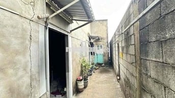 Bán 2 căn nhà nhỏ tiện xây mới,cách xe hơi 20m.Nguồn gốc lâu đời Q.7..