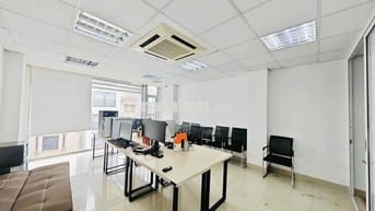 Cho thuê văn phòng tại Thái Thịnh 110m2 giá 16t nhà lô góc cực đẹp