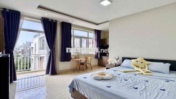 Căn hộ CC full nội thất mới có ban công lớn ngay ngã tư Phú Nhuận