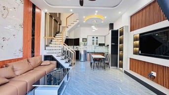 Bán nhà 2 tầng mặt tiền đường 7,5m Phạm Ngọc Mậu