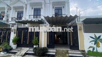 Nhà phố Xinh Sân Rộng Shr Đường Xe Hơi Giáp Ngã 4 Ga Giá 4ty790 tl