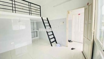 Phòng Trọ Máy Lạnh Có Ban Công Ngay Sân bay - HUFLIT Trường Sơn