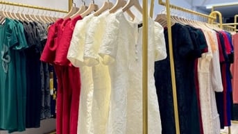Tuyển nhân viên bán shop thời trang nữ trung niên