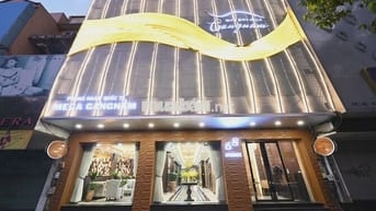 tòa nhà mặt tiền đường BA THÁNG HAI ngay VÒNG XOAY DÂN CHỦ