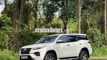Toyota Fortuner 2022 2.4L 4x2 MT - 10000 km